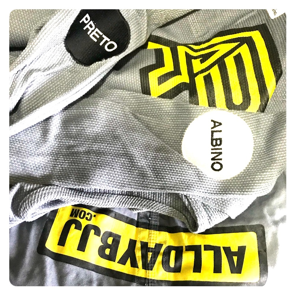 EUC Albino&Preto Jiu Jitsu Gi with heat